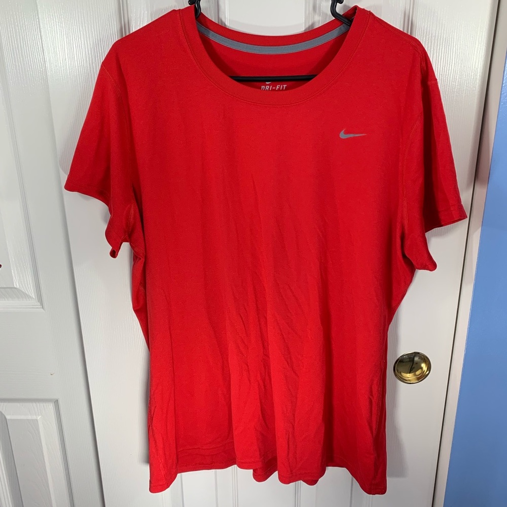 Nike Men’s Dri Fit Short Sleeve Shirt